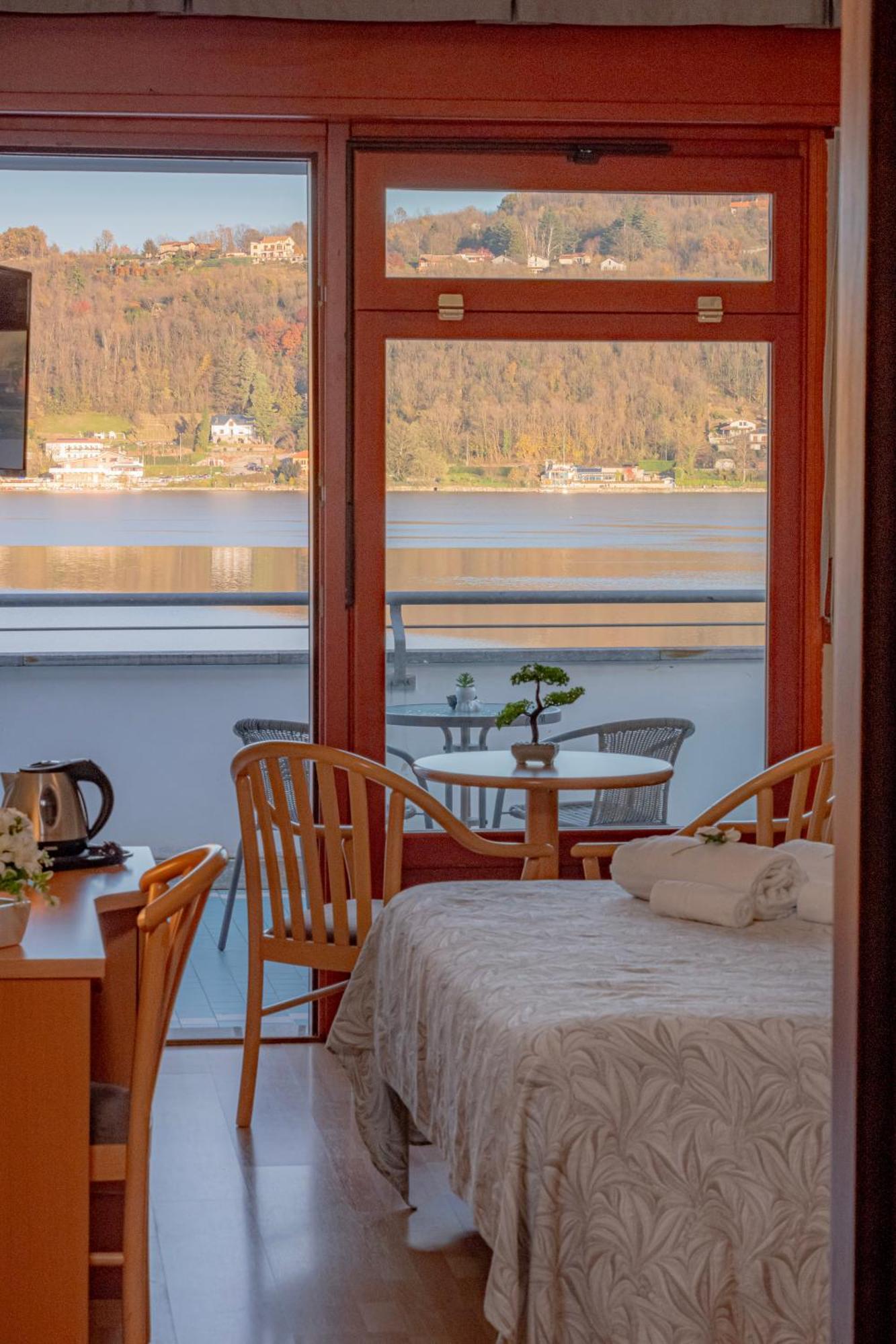 Hotel Chalet Del Lago Avigliana Kültér fotó